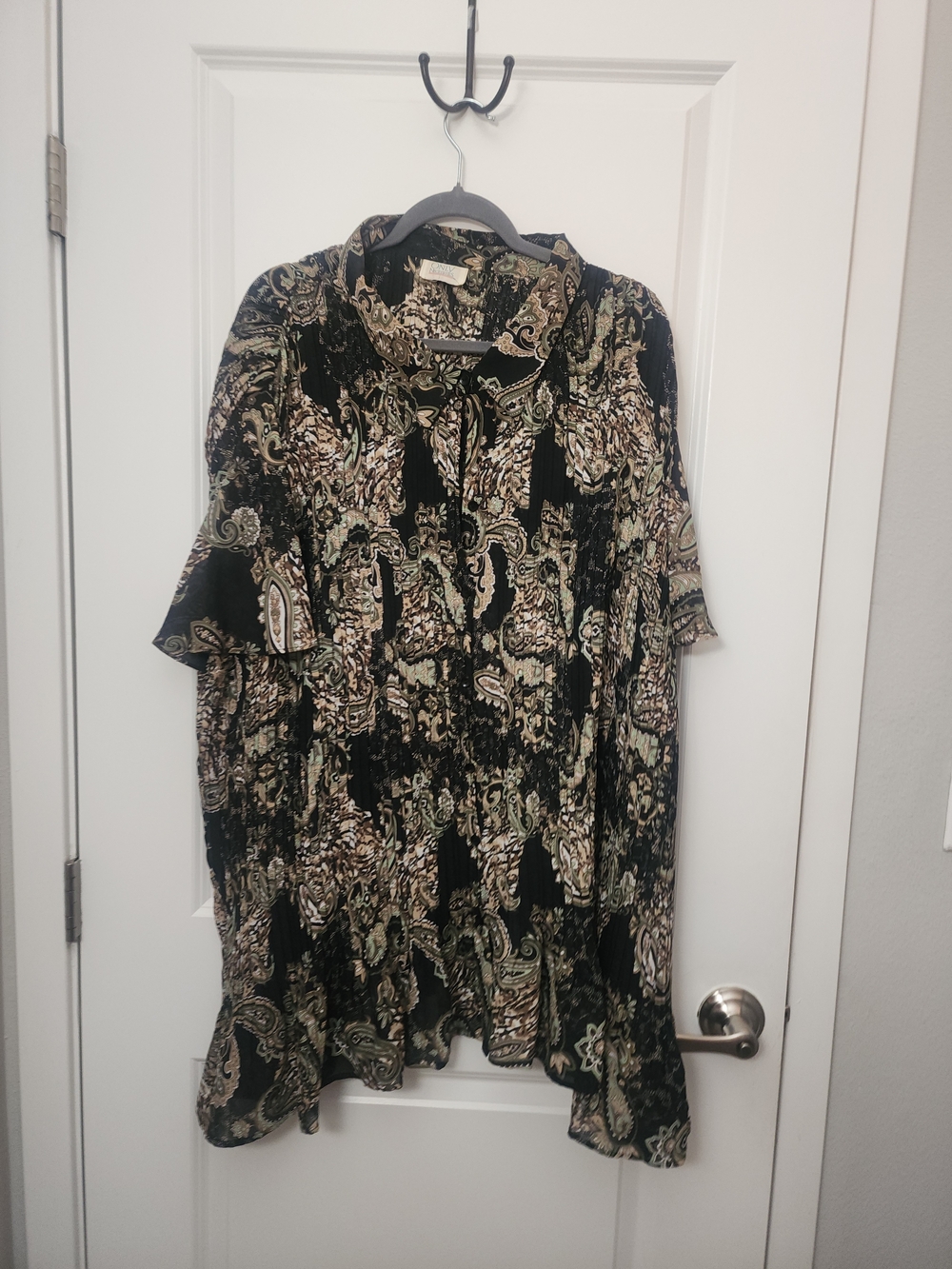Only Necessities Black Paisley Button-Front Blouse